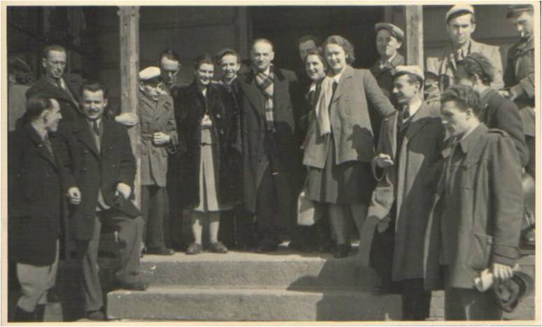 With students. Złotniki, 25.III.1950